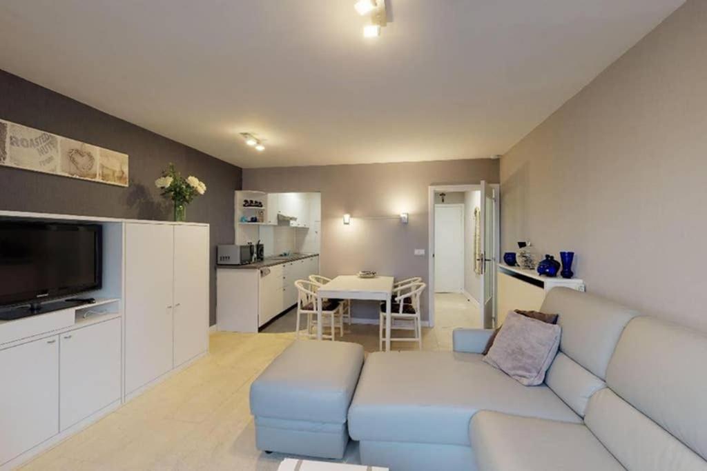 Studio Met Zeezicht Op Heldenplein Knokke-Heist Exterior photo